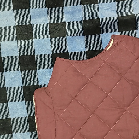 2004. Free Country. Reversible puffer vest. High quality like-new. Size Large. - Picture 11 of 16